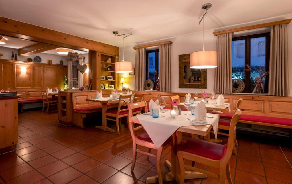 Adler Landhotel Buergstadt Eksteriør bilde